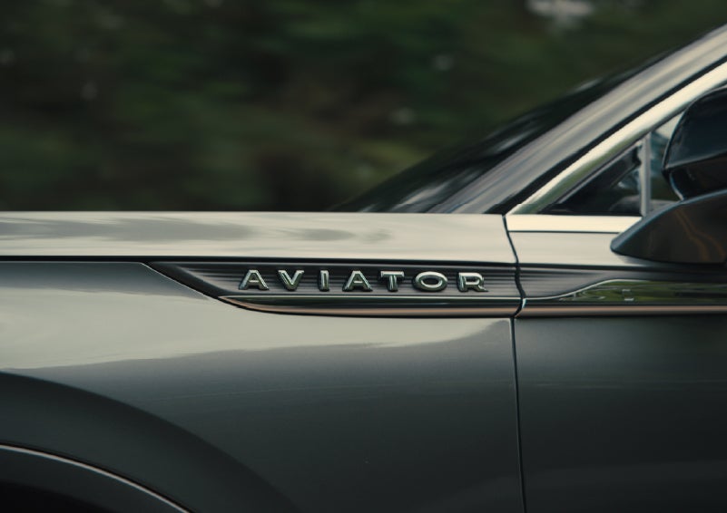 The driver’s side door and fender badging of a gray 2027 Lincoln Aviator® SUV are showcased. | Stevens Creek Lincoln in San Jose CA