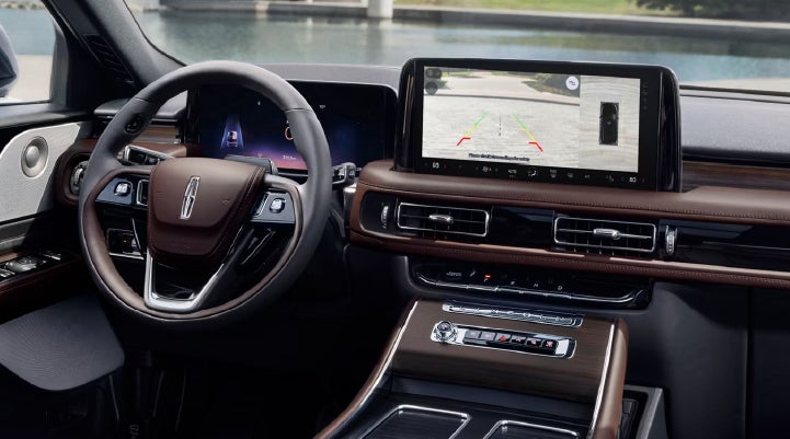 The backup camera of the 2027 Lincoln Aviator® SUV is displayed on screen. | Stevens Creek Lincoln in San Jose CA